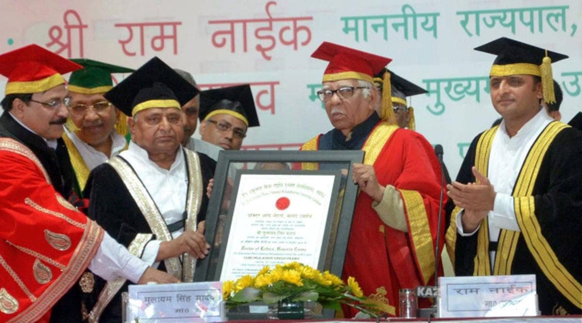 मुलायम सिंह को दो यूनिवर्सिटी से मिली थी डॉक्टरेट की मानद उपाधि, पॉलिटिक्स में एंट्री से पहले थे शिक्षक मुलायम सिंह को दो यूनिवर्सिटी से मिली थी डॉक्टरेट की मानद उपाधि, पॉलिटिक्स में एंट्री से पहले थे शिक्षक