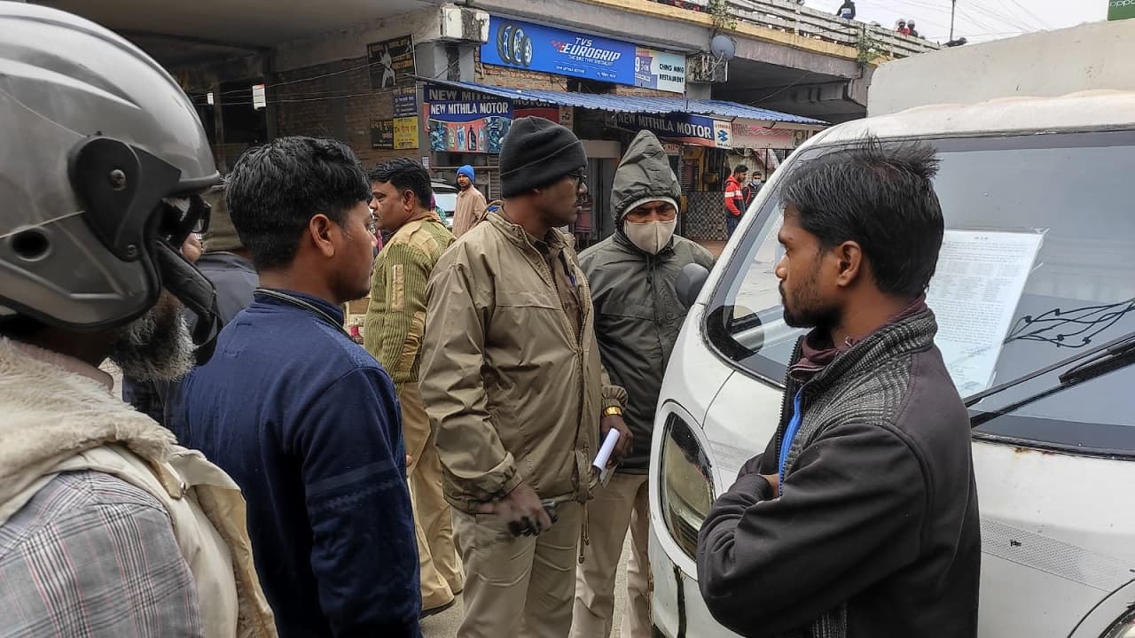 Jharkhand Crime News: झारखंड के रांची में मजदूर की पत्थर से कूचकर हत्या, जांच में जुटी पुलिस Jharkhand Crime News: झारखंड के रांची में मजदूर की पत्थर से कूचकर हत्या, जांच में जुटी पुलिस