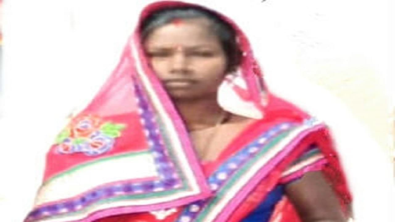 Jharkhand Crime News: ससुराल में पति ने पत्नी को लोढ़ा से मारकर की हत्या, आरोपी फरार, एफआईआर दर्ज Jharkhand Crime News: ससुराल में पति ने पत्नी को लोढ़ा से मारकर की हत्या, आरोपी फरार, एफआईआर दर्ज