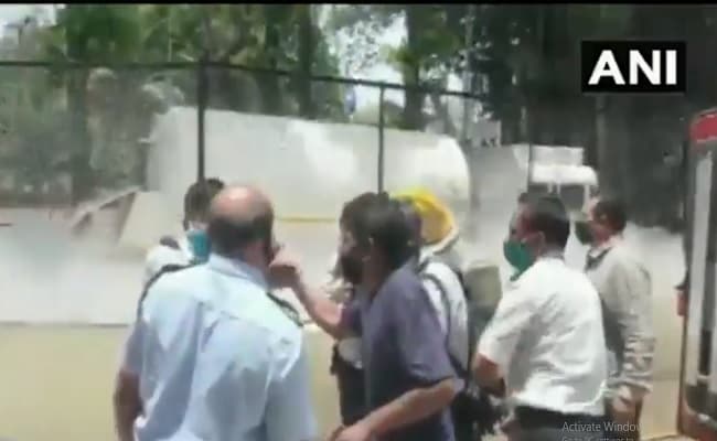 नासिक के अस्पताल में ऑक्सीजन लीक, सप्लाई रुकने और वेंटिलेटर में लो प्रेशर बनने से तड़पकर 24 मरीजों की मौत, जांच के लिए हाई लेवल कमेटी गठित नासिक के अस्पताल में ऑक्सीजन लीक, सप्लाई रुकने और वेंटिलेटर में लो प्रेशर बनने से तड़पकर 24 मरीजों की मौत, जांच के लिए हाई लेवल कमेटी गठित