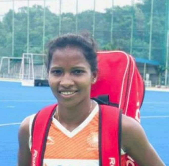 National Sports Day 2021: ओलिंपियन निक्की प्रधान के गांव में नहीं है हॉकी का मैदान, फिर भी ऐसे बढ़ाया मान National Sports Day 2021: ओलिंपियन निक्की प्रधान के गांव में नहीं है हॉकी का मैदान, फिर भी ऐसे बढ़ाया मान