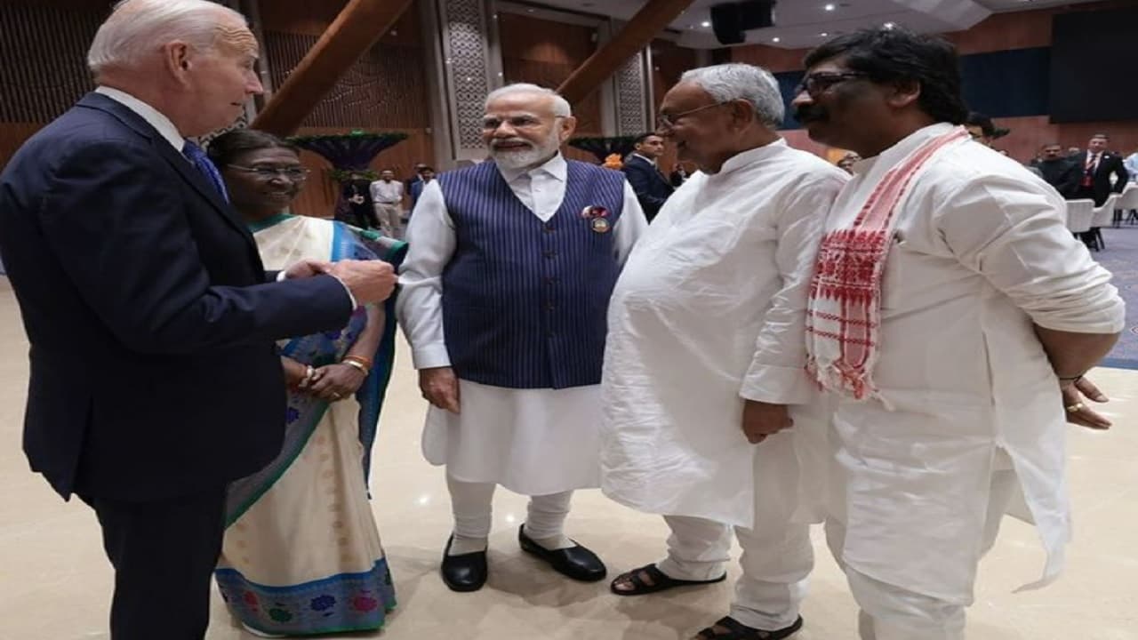 PHOTOS: अमेरिकी राष्ट्रपति के सामने पीएम मोदी और नीतीश कुमार एकसाथ, देखिए G-20 में बिहार से जुड़ी तस्वीरें.. PHOTOS: अमेरिकी राष्ट्रपति के सामने पीएम मोदी और नीतीश कुमार एकसाथ, देखिए G-20 में बिहार से जुड़ी तस्वीरें..