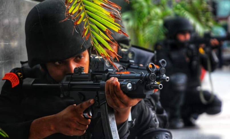 Operation Gandiv-V: यूपी में लोक भवन सहित कई स्थानों पर आतंकी हमला, एनएसजी और एटीएस ने मार गिराए 41 आतंकवादी! Operation Gandiv-V: यूपी में लोक भवन सहित कई स्थानों पर आतंकी हमला, एनएसजी और एटीएस ने मार गिराए 41 आतंकवादी!