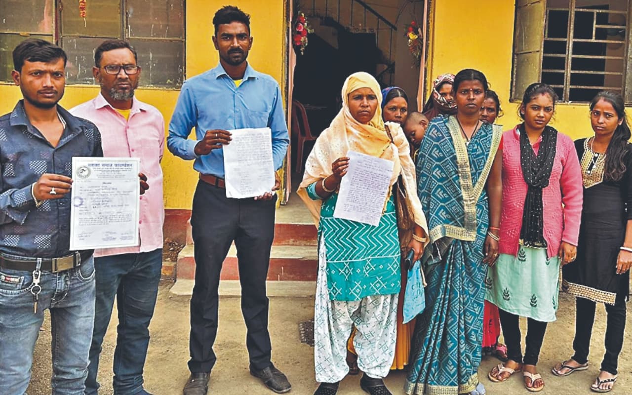 साहिबगंज : रोजगार के नाम पर 40 लाख की ठगी, नौ हजार लोगों को लगाया गया जा चुका है चूना साहिबगंज : रोजगार के नाम पर 40 लाख की ठगी, नौ हजार लोगों को लगाया गया जा चुका है चूना