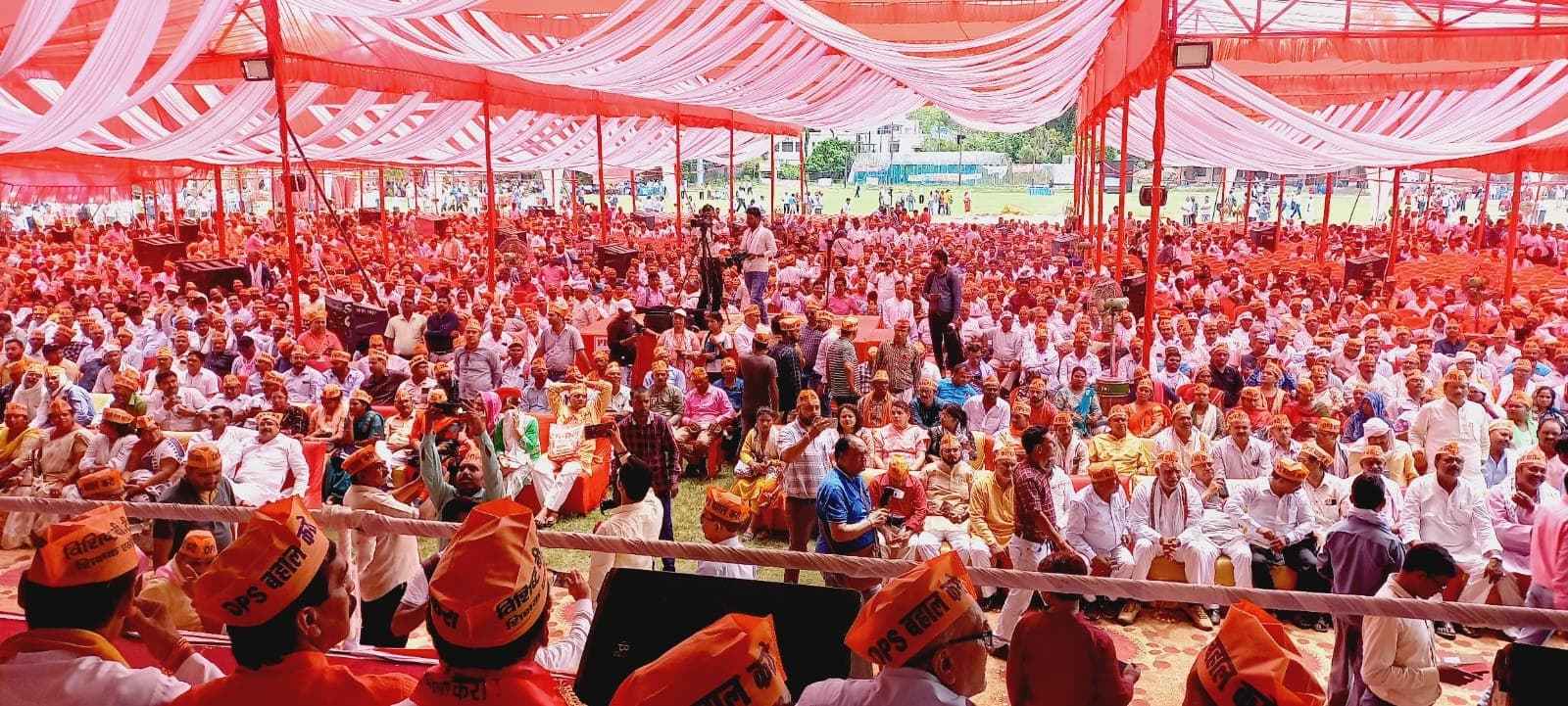 Old Pension Scheme: जो पुरानी पेंशन बहाल करेगा, कर्मचारी उसी को वोट करेगा, हुंकार रैली में गरजे कर्मचारी नेता Old Pension Scheme: जो पुरानी पेंशन बहाल करेगा, कर्मचारी उसी को वोट करेगा, हुंकार रैली में गरजे कर्मचारी नेता