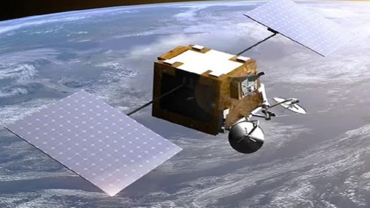 OneWeb अंतरिक्ष से दुनिया के कोने-कोने तक उपलब्ध कराएगा इंटरनेट सेवाएं, ISRO को मिली बड़ी जिम्मेदारी OneWeb अंतरिक्ष से दुनिया के कोने-कोने तक उपलब्ध कराएगा इंटरनेट सेवाएं, ISRO को मिली बड़ी जिम्मेदारी