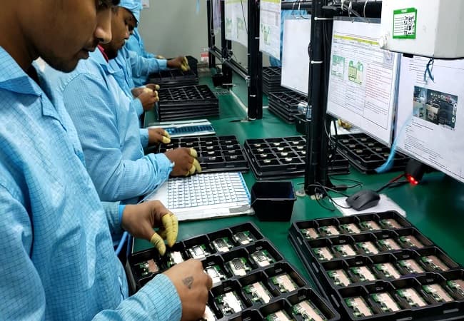 Oppo की नोएडा फैक्टरी में नौ कर्मचारी कोविड-19 संक्रमित, काम रोका गया Oppo की नोएडा फैक्टरी में नौ कर्मचारी कोविड-19 संक्रमित, काम रोका गया