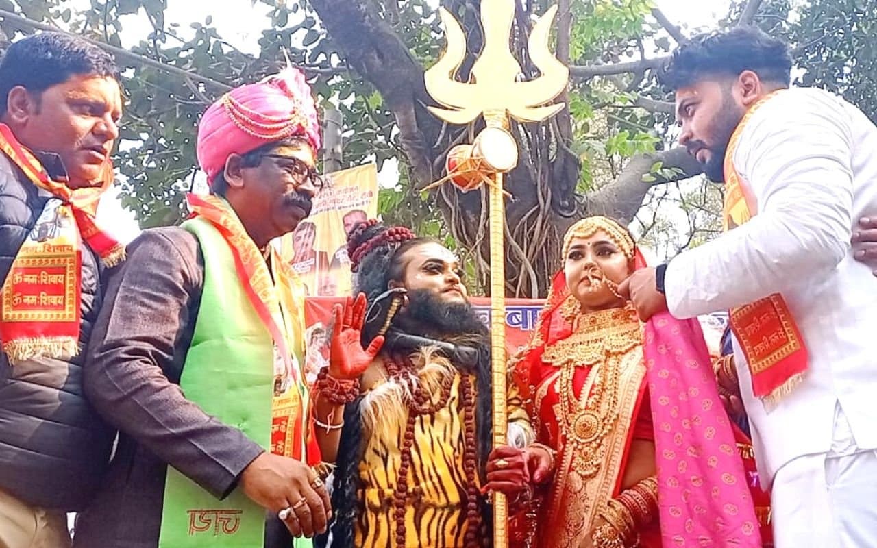 शिव बारात में शामिल होने के बाद बोले झारखंड के CM हेमंत सोरेन, पहाड़ी बाबा की तरह बना रहे राज्यपाल का आशीर्वाद शिव बारात में शामिल होने के बाद बोले झारखंड के CM हेमंत सोरेन, पहाड़ी बाबा की तरह बना रहे राज्यपाल का आशीर्वाद