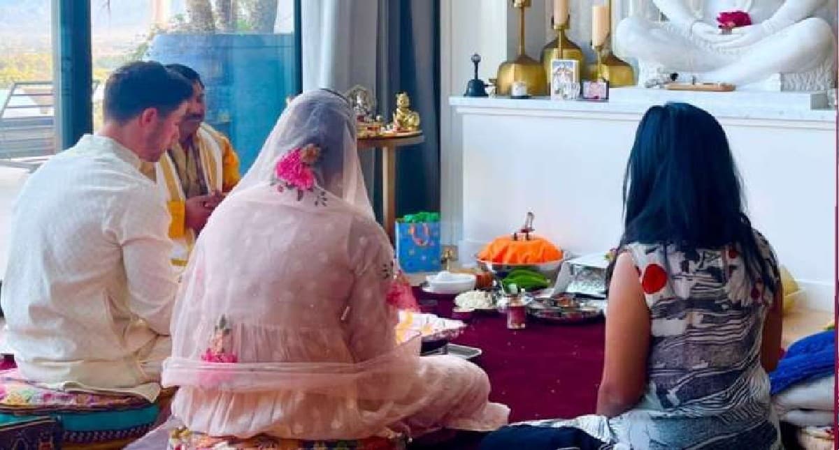 प्रियंका चोपड़ा ने विदेश में यूं मनाई Mahashivratri, निक जोनास के साथ मिलकर की भगवान भोले की पूजा प्रियंका चोपड़ा ने विदेश में यूं मनाई Mahashivratri, निक जोनास के साथ मिलकर की भगवान भोले की पूजा