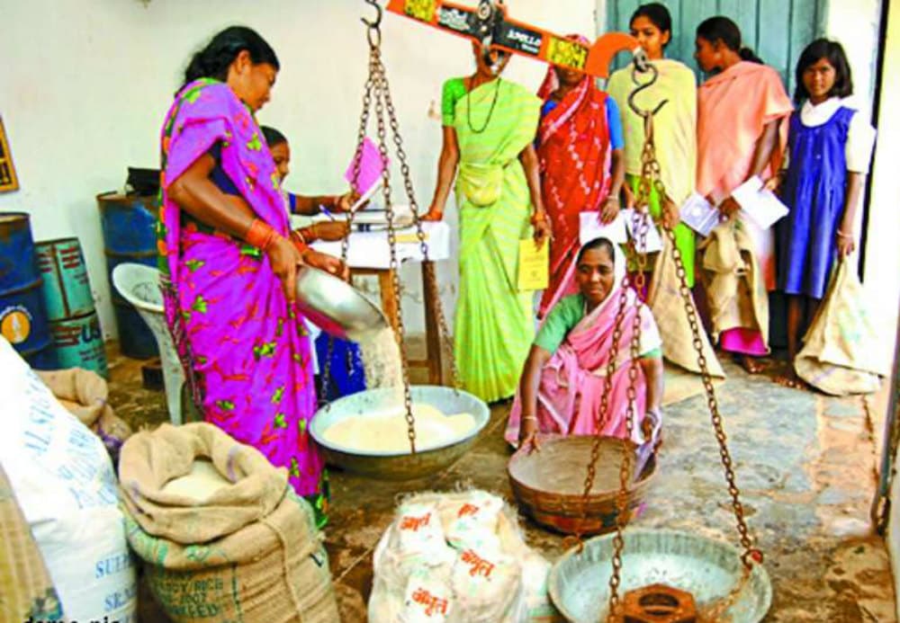 धनबाद में 3 PDS दुकानों को किया निलंबित, एक का लाइसेंस रद्द करने की तैयारी धनबाद में 3 PDS दुकानों को किया निलंबित, एक का लाइसेंस रद्द करने की तैयारी