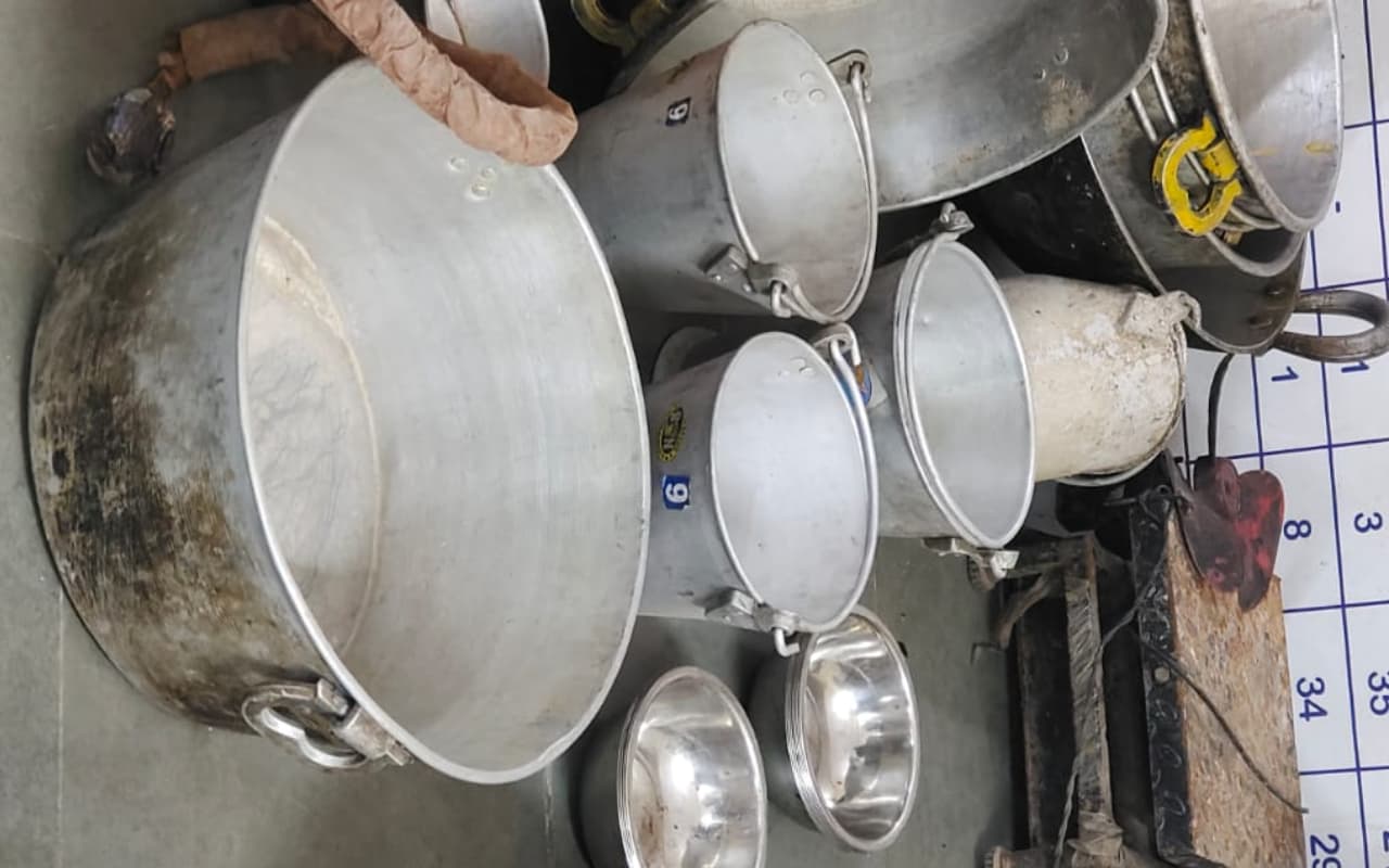 गिरिडीह : कैटरिंग दुकान में हुई चोरी का नगर पुलिस ने किा खुलासा, एक गिरफ्तार गिरिडीह : कैटरिंग दुकान में हुई चोरी का नगर पुलिस ने किा खुलासा, एक गिरफ्तार