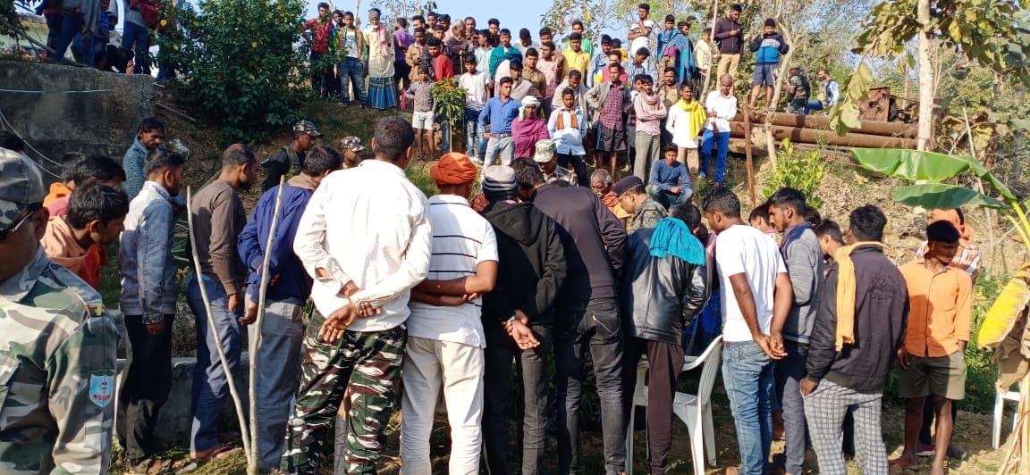 Bihar crime: पति के घर बेचने की खबर सुन पत्नी ने जहर खाकर जान दी, छानबीन में जुटी पुलिस Bihar crime: पति के घर बेचने की खबर सुन पत्नी ने जहर खाकर जान दी, छानबीन में जुटी पुलिस