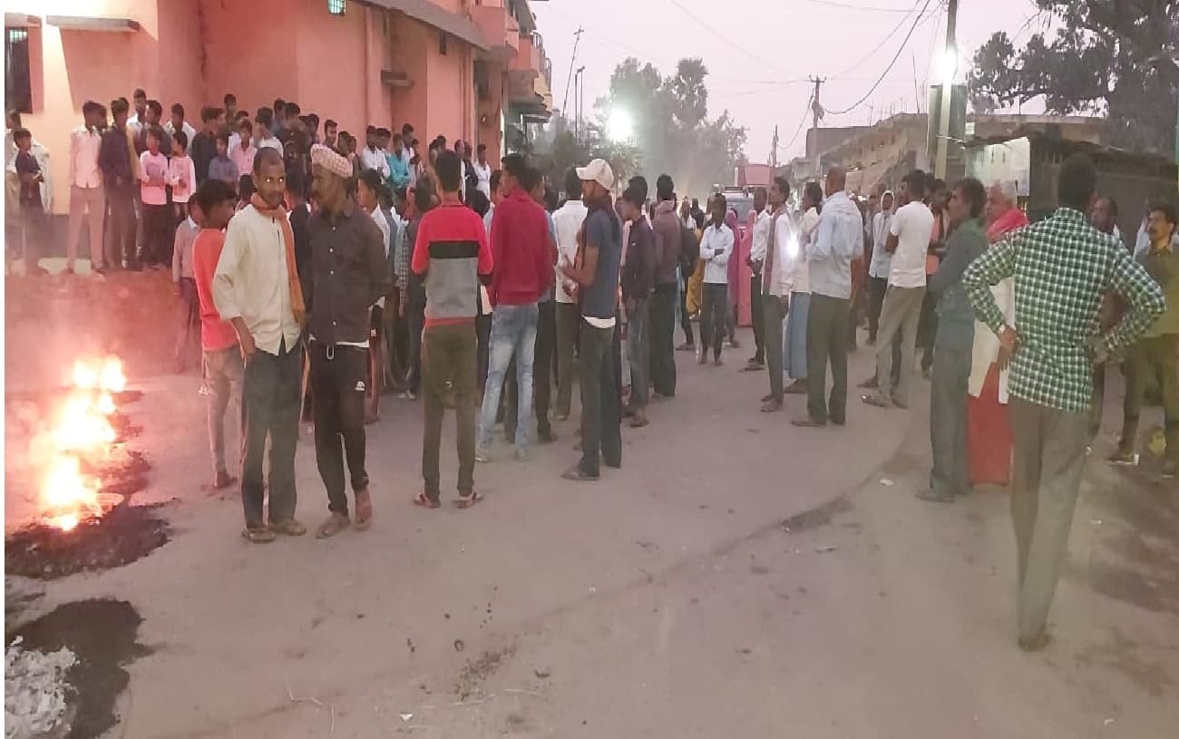 पटना में फूल तोड़कर घर लौट रही महिला को वाहन ने रौंदा, मौत से आक्रोशित लोगों ने बिहटा मुख्य सड़क किया जाम