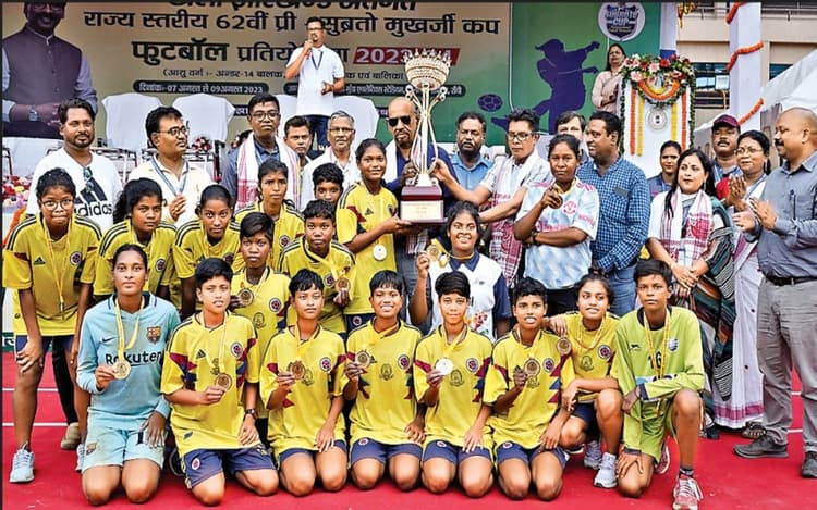 प्री सुब्रतो कप फुटबॉल टूर्नामेंट में सिमडेगा की टीम बनीं चैंपियन, गुमला और जेएसएसपीएस ने भी जीता खिताब