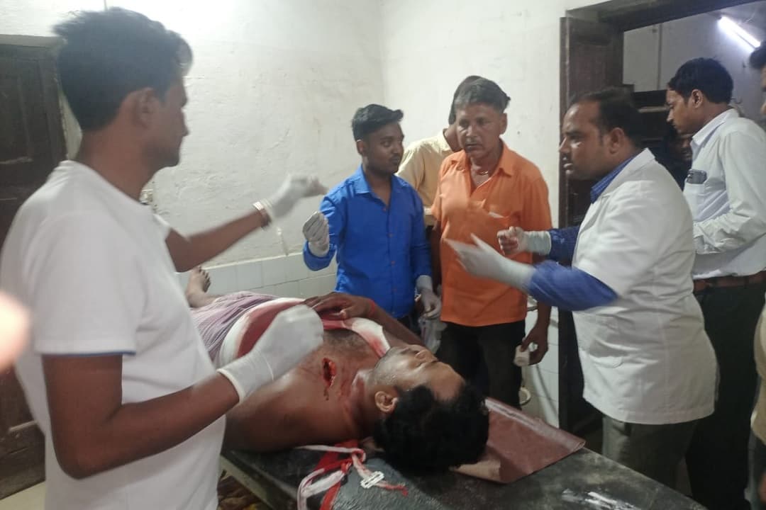 Bihar News : सिवान में युवक ने नशे की हालत में अधेड़ को मारा चाकू, भतीजे को भी किया जख्मी