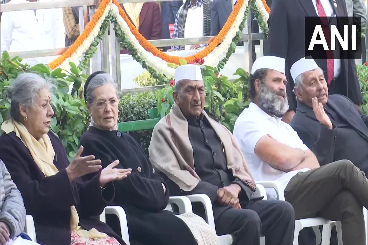 Congress Foundation Day: टी-शर्ट ही चल रही है, काम नहीं करेगी तो देखेंगे, तंज पर बोले राहुल गांधी Congress Foundation Day: टी-शर्ट ही चल रही है, काम नहीं करेगी तो देखेंगे, तंज पर बोले राहुल गांधी