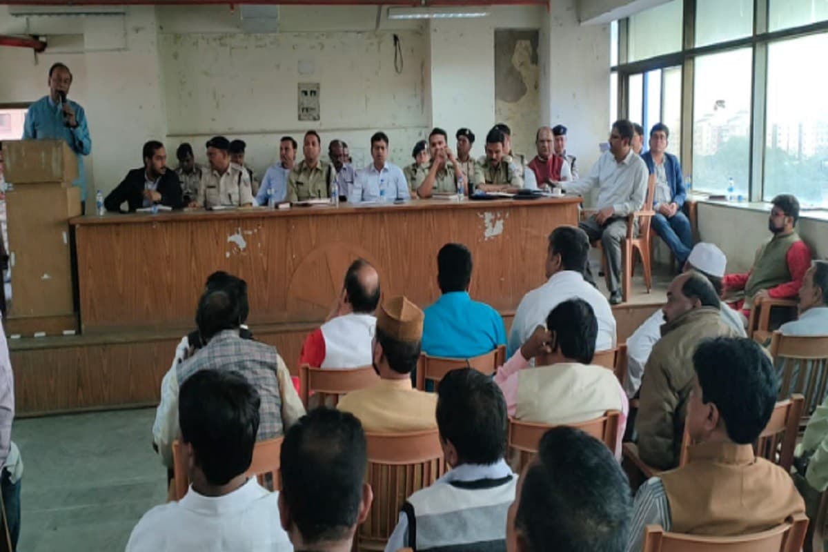 रामनवमी को लेकर रांची प्रशासन ने की बैठक, नशा कर जुलूस में शामिल होने व अफवाह फैलाने वालों की खैर नहीं रामनवमी को लेकर रांची प्रशासन ने की बैठक, नशा कर जुलूस में शामिल होने व अफवाह फैलाने वालों की खैर नहीं