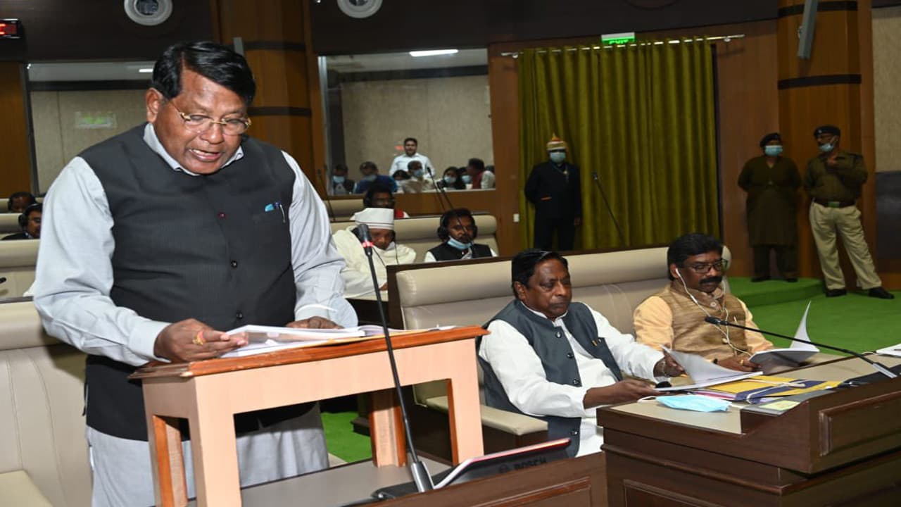 झारखंड: NPS अच्छी, तो हेमंत सोरेन सरकार ने क्यों लागू की पुरानी पेंशन योजना? रामेश्वर उरांव ने बताया