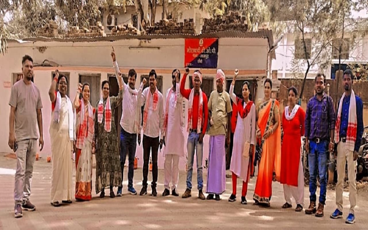 सरना झंडा अपमान: आदिवासी संगठनों के रांची बंद का कैसा रहा असर? कौन-कौन किए गए अरेस्ट सरना झंडा अपमान: आदिवासी संगठनों के रांची बंद का कैसा रहा असर? कौन-कौन किए गए अरेस्ट