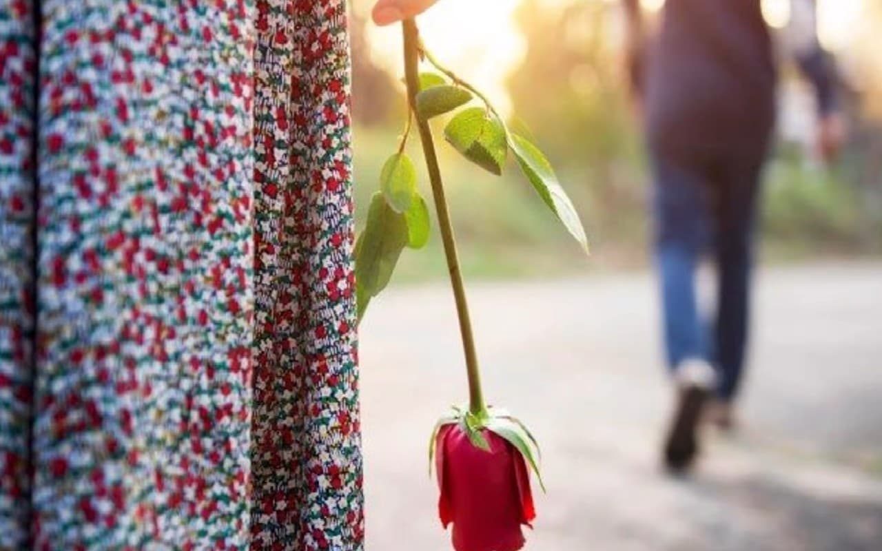 Relationship Sign: अगर आपके रिलेशनशिप में भी है ये 10 समस्या तो बिना इंतजार किए करें लव का The End Relationship Sign: अगर आपके रिलेशनशिप में भी है ये 10 समस्या तो बिना इंतजार किए करें लव का The End