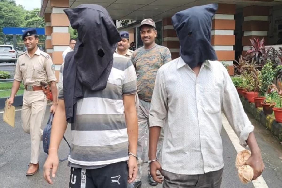 जमशेदपुर बैंक ऑफ इंडिया डकैती और बिस्टुपुर लूट मामले का पुलिस ने किया खुलासा, चार गिरफ्तार जमशेदपुर बैंक ऑफ इंडिया डकैती और बिस्टुपुर लूट मामले का पुलिस ने किया खुलासा, चार गिरफ्तार