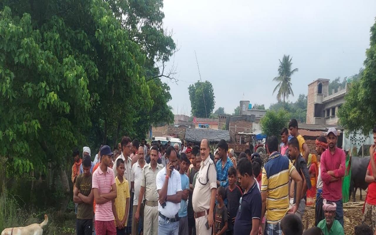 Jharkhand News: झारखंड में पशु का चारा लेने गया युवक गंगा की बाढ़ में डूबा, शव बरामद, लोगों ने की ये मांग Jharkhand News: झारखंड में पशु का चारा लेने गया युवक गंगा की बाढ़ में डूबा, शव बरामद, लोगों ने की ये मांग