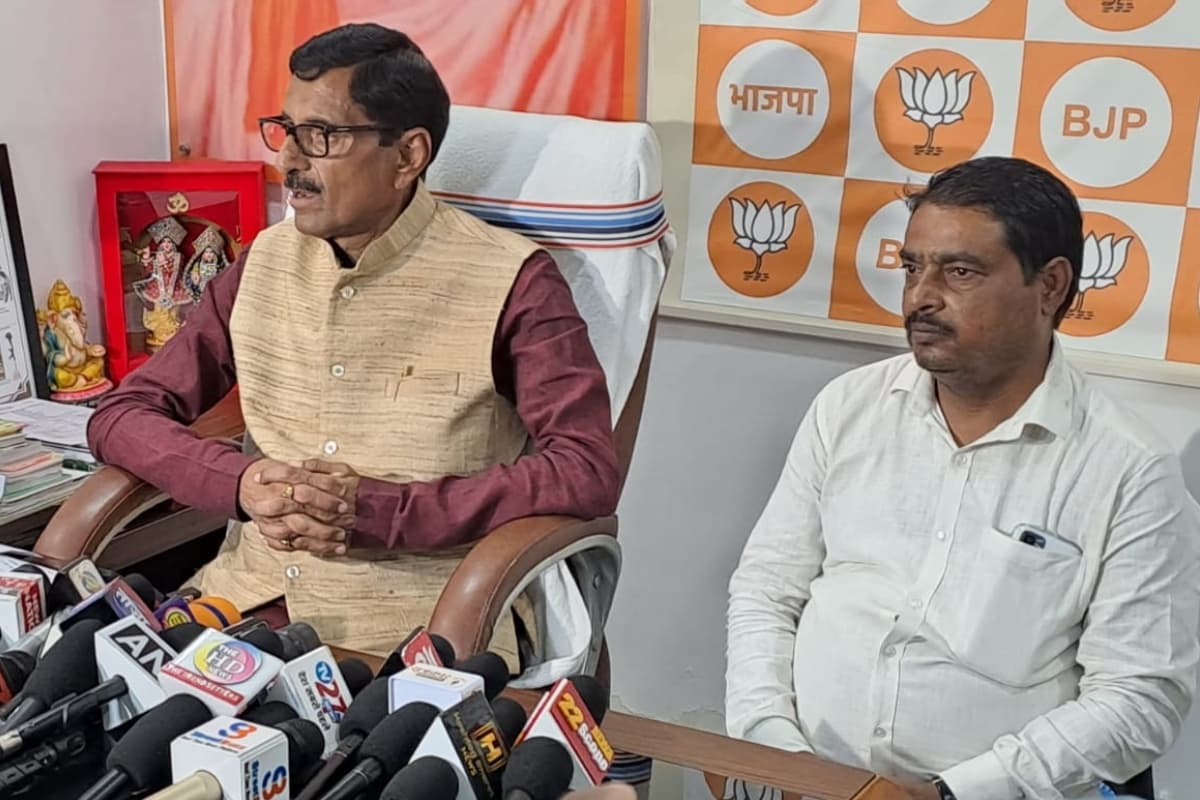 रांची: सनातन धर्म व मंदिर कमेटियों पर बोले सांसद संजय सेठ, मंदिरों का राजनीतिकरण नहीं करे धार्मिक न्यास बोर्ड रांची: सनातन धर्म व मंदिर कमेटियों पर बोले सांसद संजय सेठ, मंदिरों का राजनीतिकरण नहीं करे धार्मिक न्यास बोर्ड