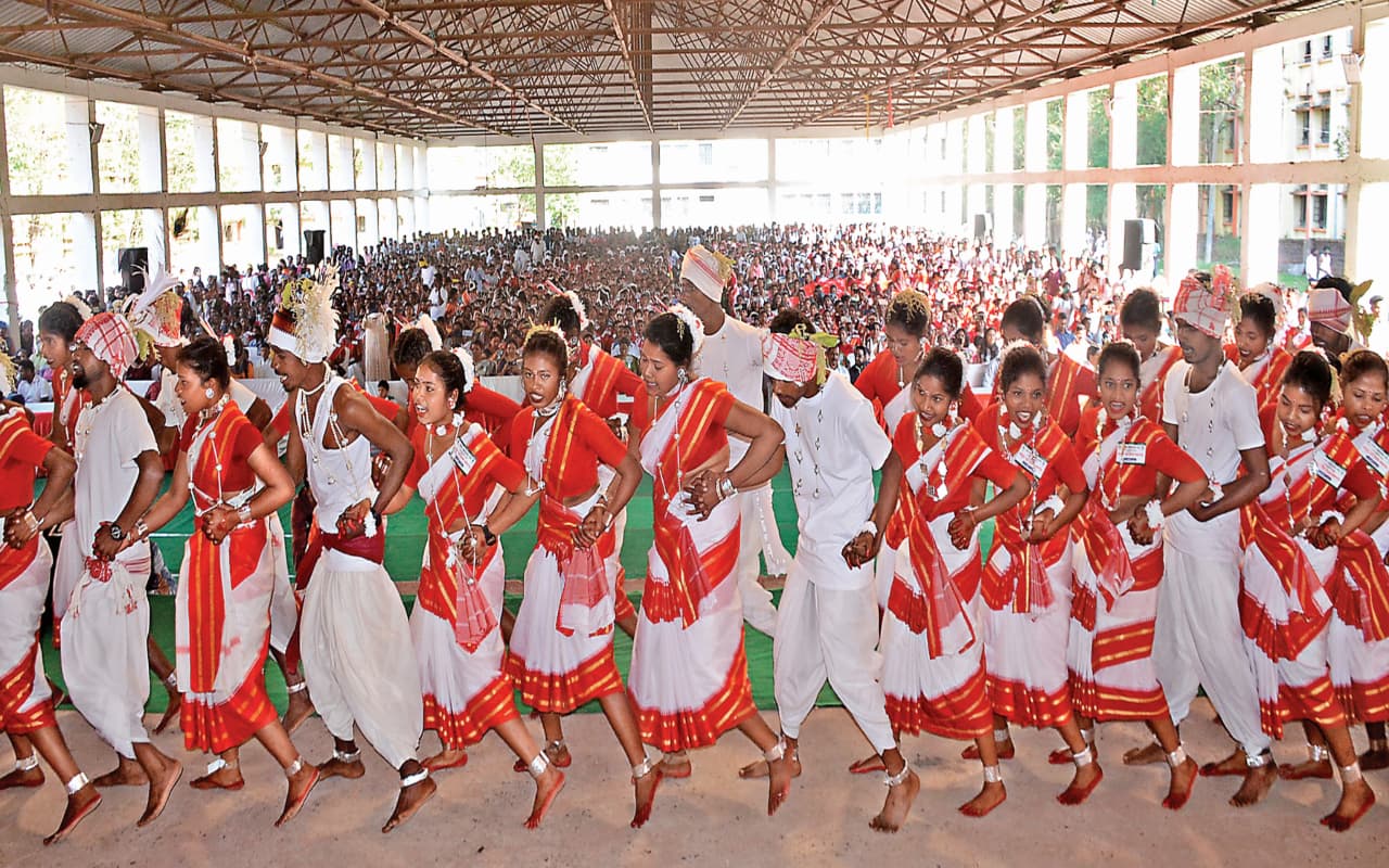 Sarhul Festival: सरहुल की शोभायात्रा आज, पूर्व संध्या पर बिखरी जनजातीय संस्कृति की छटा Sarhul Festival: सरहुल की शोभायात्रा आज, पूर्व संध्या पर बिखरी जनजातीय संस्कृति की छटा