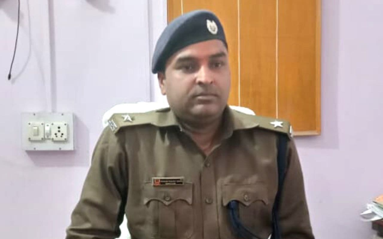 Deoghar News: शिव बारात से पहले बदल गये देवघर के नगर थाना प्रभारी, विक्रम प्रताप सिंह को कमान Deoghar News: शिव बारात से पहले बदल गये देवघर के नगर थाना प्रभारी, विक्रम प्रताप सिंह को कमान