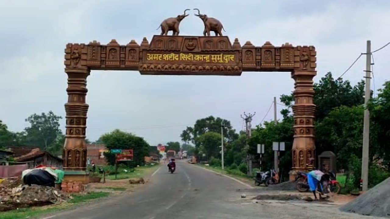 साहिबगंज के भोगनाडीह में 30 जून को विशाल जनसभा, 7 जुलाई 1855 को विद्रोह का आगाज, जानें तिथिवार घटनाक्रम साहिबगंज के भोगनाडीह में 30 जून को विशाल जनसभा, 7 जुलाई 1855 को विद्रोह का आगाज, जानें तिथिवार घटनाक्रम