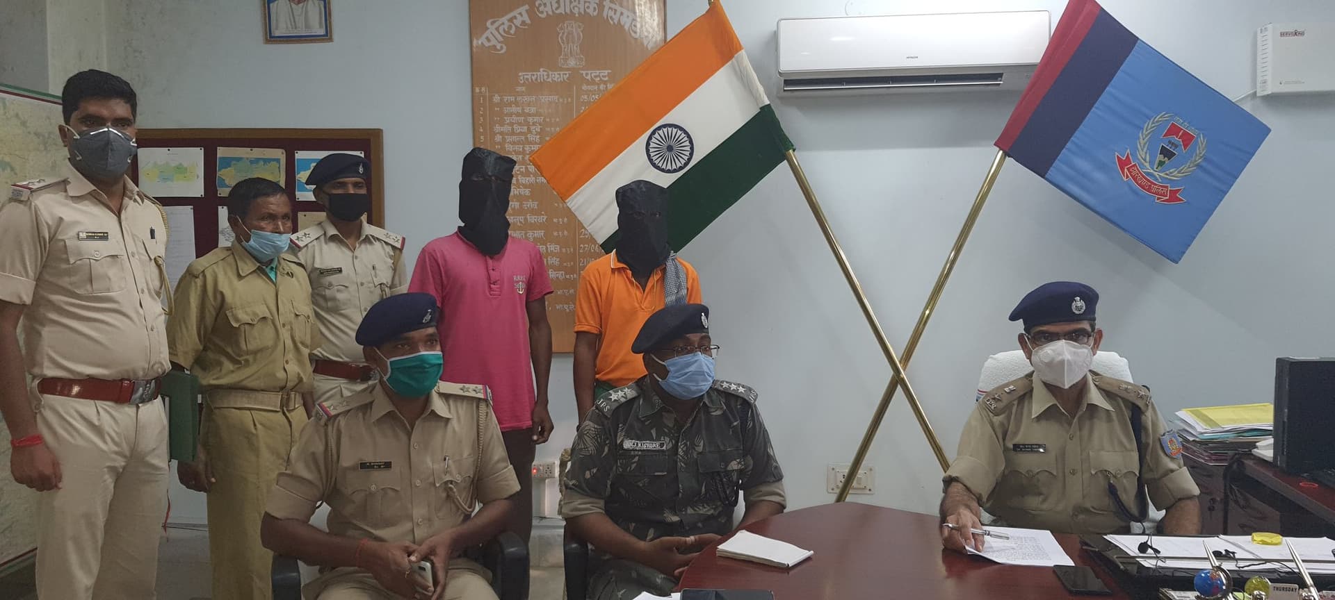 डायन-बिसाही के आरोप में महिला का बाल काट पूरा गांव में घुमाया, गिरफ्तारी के समय पुलिस को करना पड़ा विरोध का सामना