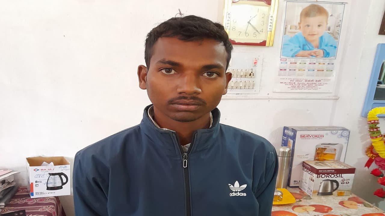 गुमला समेत 3 जिलों में नाबालिग से दुष्कर्म मामले में 3 आरोपी गिरफ्तार, रांची के महिला थाना में हुआ था FIR गुमला समेत 3 जिलों में नाबालिग से दुष्कर्म मामले में 3 आरोपी गिरफ्तार, रांची के महिला थाना में हुआ था FIR