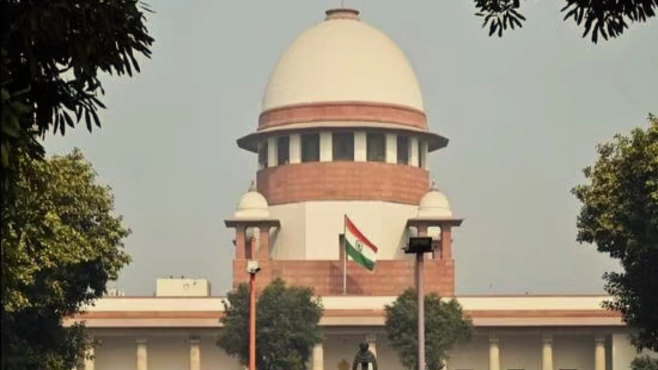 Supreme Court : गर्भपात के मामले में सुप्रीम कोर्ट की बेंच का बंटा हुआ फैसला, अब CJI के पास भेजी जाएगी याचिका Supreme Court : गर्भपात के मामले में सुप्रीम कोर्ट की बेंच का बंटा हुआ फैसला, अब CJI के पास भेजी जाएगी याचिका