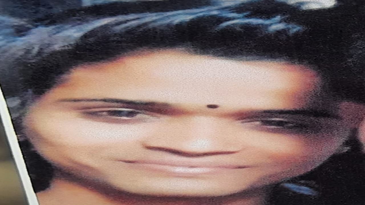 Jharkhand News: लापता किन्नर सपना का शव हुआ बरामद, पति पर हत्या का आरोप, जांच कर रही पुलिस Jharkhand News: लापता किन्नर सपना का शव हुआ बरामद, पति पर हत्या का आरोप, जांच कर रही पुलिस