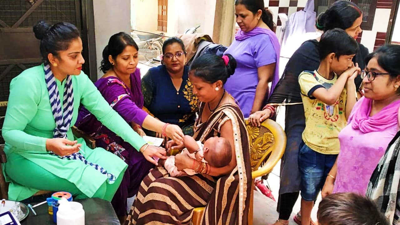 Children Vaccination: झारखंड, केरल, और जम्मू-कश्मीर समेत 6 राज्यों में 100 फीसदी बच्चों का टीकाकरण Children Vaccination: झारखंड, केरल, और जम्मू-कश्मीर समेत 6 राज्यों में 100 फीसदी बच्चों का टीकाकरण