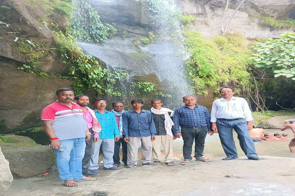 झारखंड में जड़ी-बूटियों पर Research के लिए जुटेंगे नामचीन वैद्य, Training के लिए चला रहे जनसंपर्क अभियान झारखंड में जड़ी-बूटियों पर Research के लिए जुटेंगे नामचीन वैद्य, Training के लिए चला रहे जनसंपर्क अभियान