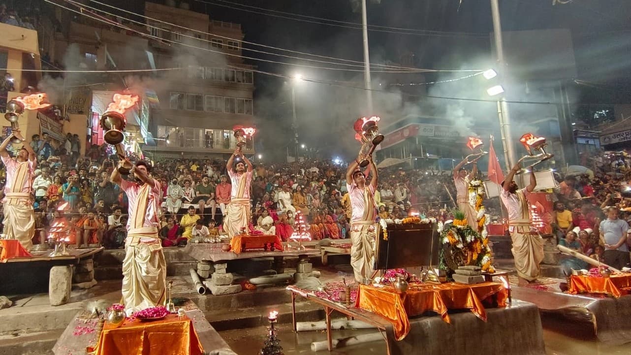 वाराणसी के प्रसिद्ध घाट, जहां आपके मन को मिलेगी शांति, देखें LIST
