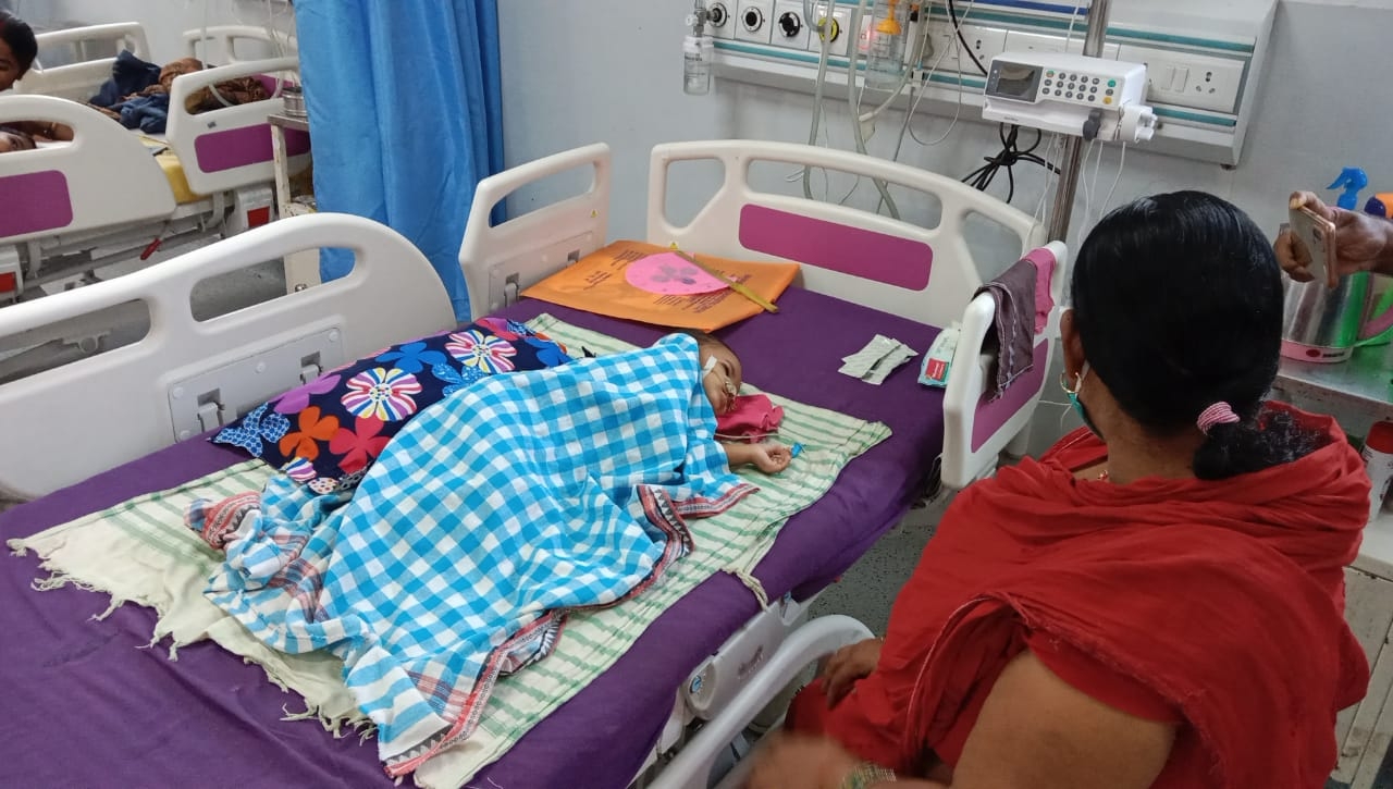 Bihar Viral Fever : 10 दिनों में 58 बच्चे भर्ती, 8 की मौत, स्वास्थ्य मंत्री ने लिया PMCH का जायजा Bihar Viral Fever : 10 दिनों में 58 बच्चे भर्ती, 8 की मौत, स्वास्थ्य मंत्री ने लिया PMCH का जायजा