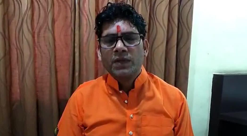विश्व हिंदू सेना के अध्यक्ष अरुण पाठक को मिली सर कलम करने की धमकी, वाराणसी के घर में भेजी धमकी भरी चिट्ठी विश्व हिंदू सेना के अध्यक्ष अरुण पाठक को मिली सर कलम करने की धमकी, वाराणसी के घर में भेजी धमकी भरी चिट्ठी