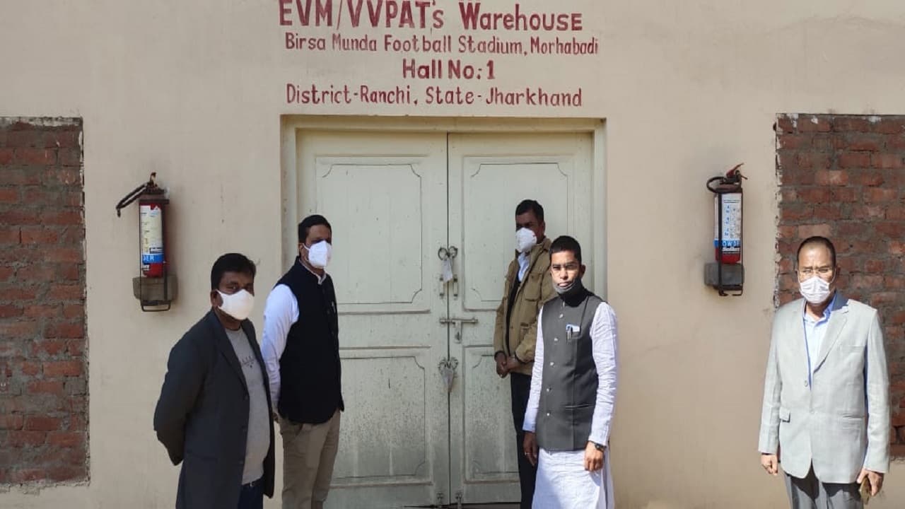 Jharkhand News: इवीएम वेयर हाउस का निरीक्षण करने पहुंचे रांची के उपायुक्त, सुरक्षा को लेकर दिए ये निर्देश Jharkhand News: इवीएम वेयर हाउस का निरीक्षण करने पहुंचे रांची के उपायुक्त, सुरक्षा को लेकर दिए ये निर्देश