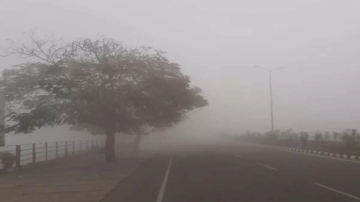 Weather Update: पहाड़ों पर बर्फबारी का यूपी के मौसम पर दिखेगा असर, ठंडा और कोहरा बढ़ाएगा मुश्किलें Weather Update: पहाड़ों पर बर्फबारी का यूपी के मौसम पर दिखेगा असर, ठंडा और कोहरा बढ़ाएगा मुश्किलें