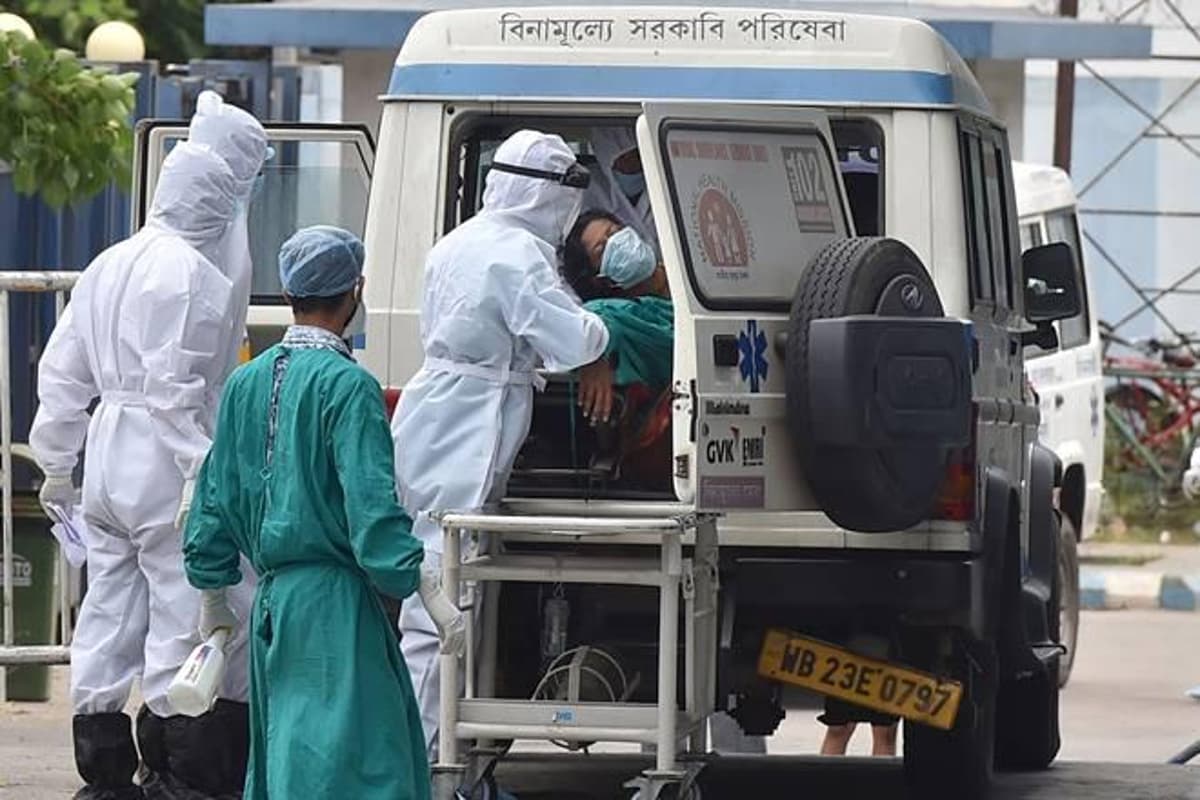 West Bengal : कोविड19 से मरने वाले के परिवार की अधिकारियों ने नहीं की मदद, 48 घंटे तक फ्रीजर में रखना पड़ा शव West Bengal : कोविड19 से मरने वाले के परिवार की अधिकारियों ने नहीं की मदद, 48 घंटे तक फ्रीजर में रखना पड़ा शव
