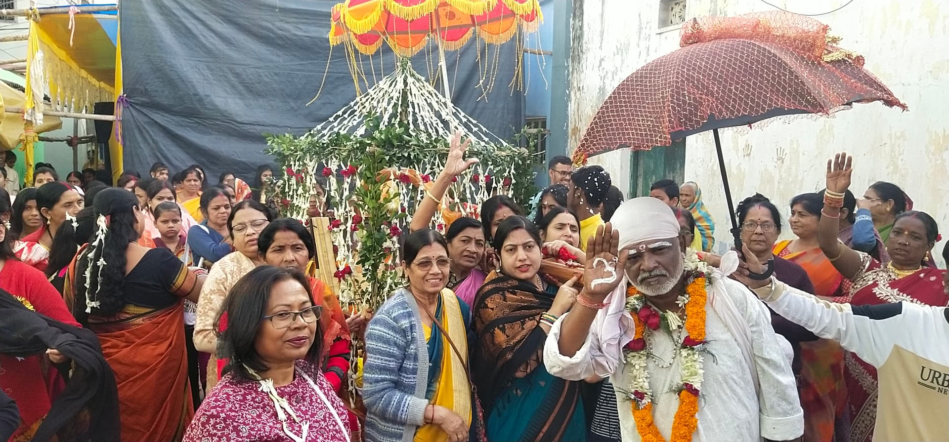 चक्रधरपुर की पुरानी बस्ती में साईं महोत्सव का आयोजन, गाजे-बाजे के साथ धूमधाम से निकाली गयी पालकी यात्रा