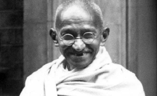 मुख्यमंत्री नीतीश समेत मंत्री व अन्य ने महात्मा गांधी को किया नमन