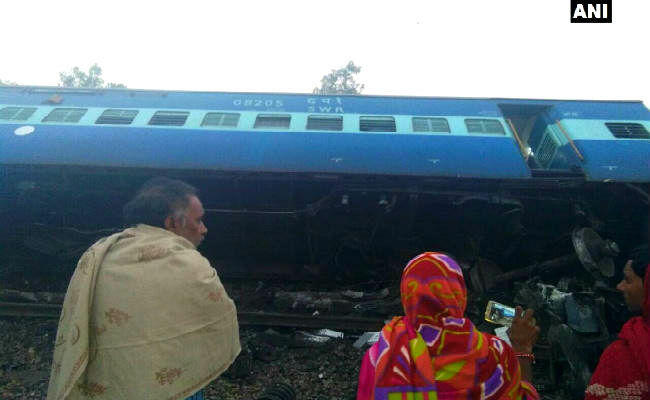 मानिकपुर ट्रेन हादसा : इंजीनियर समेत तीन कर्मी निलंबित