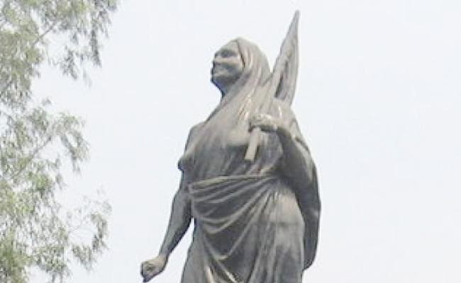 ममता बनर्जी ने स्वतंत्रता सेनानी मातंगिनी हाजरा को याद किया ममता बनर्जी ने स्वतंत्रता सेनानी मातंगिनी हाजरा को याद किया