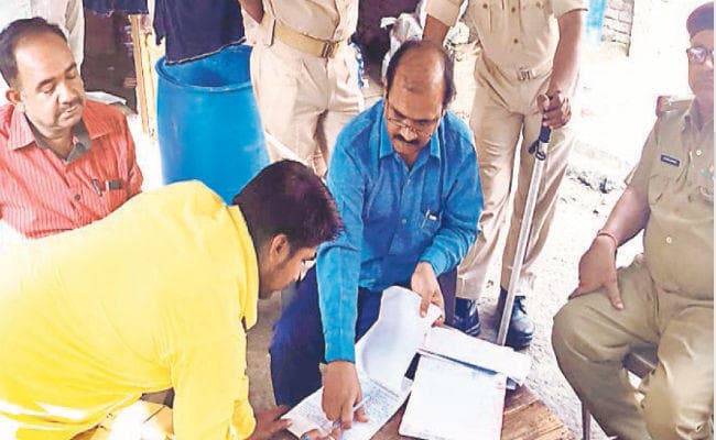 पटना जंक्शन स्थित दूध मंडी में छापा मिलावटी खोया, पनीर और दूध जब्त