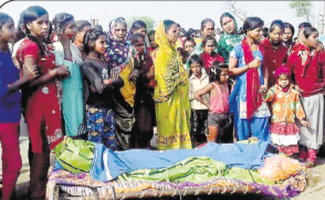 सारवां : शव के साथ पांच घंटे किया सड़क जाम