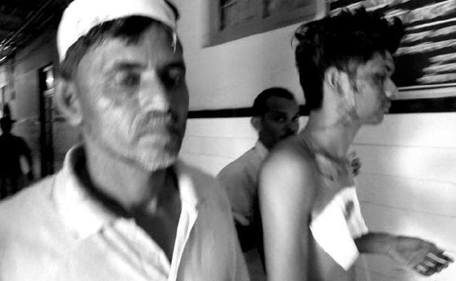 मालदा : बम से हमले में तृणमूल के चार कार्यकर्ता गंभीर रूप से घायल मालदा : बम से हमले में तृणमूल के चार कार्यकर्ता गंभीर रूप से घायल