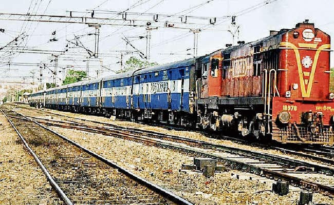 बक्सर : …..जब बोगी छोड़ एक किमी भागी इंजन